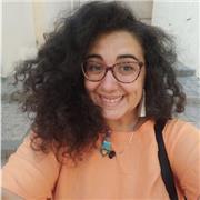 Docente, laureata in Lingue e specializzanda anche in sostegno didattico, impartisce lezioni in Inglese, Spagnolo e potenziamento delle materie letterarie